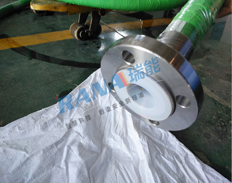 Professional Selection Guidelines to Avoid Inferior PTFE Tank Truck Hoses